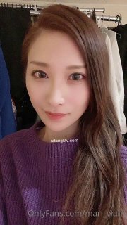 女神级新人美女刚播不久诱惑秀，掏出白嫩奶子晃动，性感黑丝振动棒磨穴，揉搓阴蒂掰穴特写非常诱人1