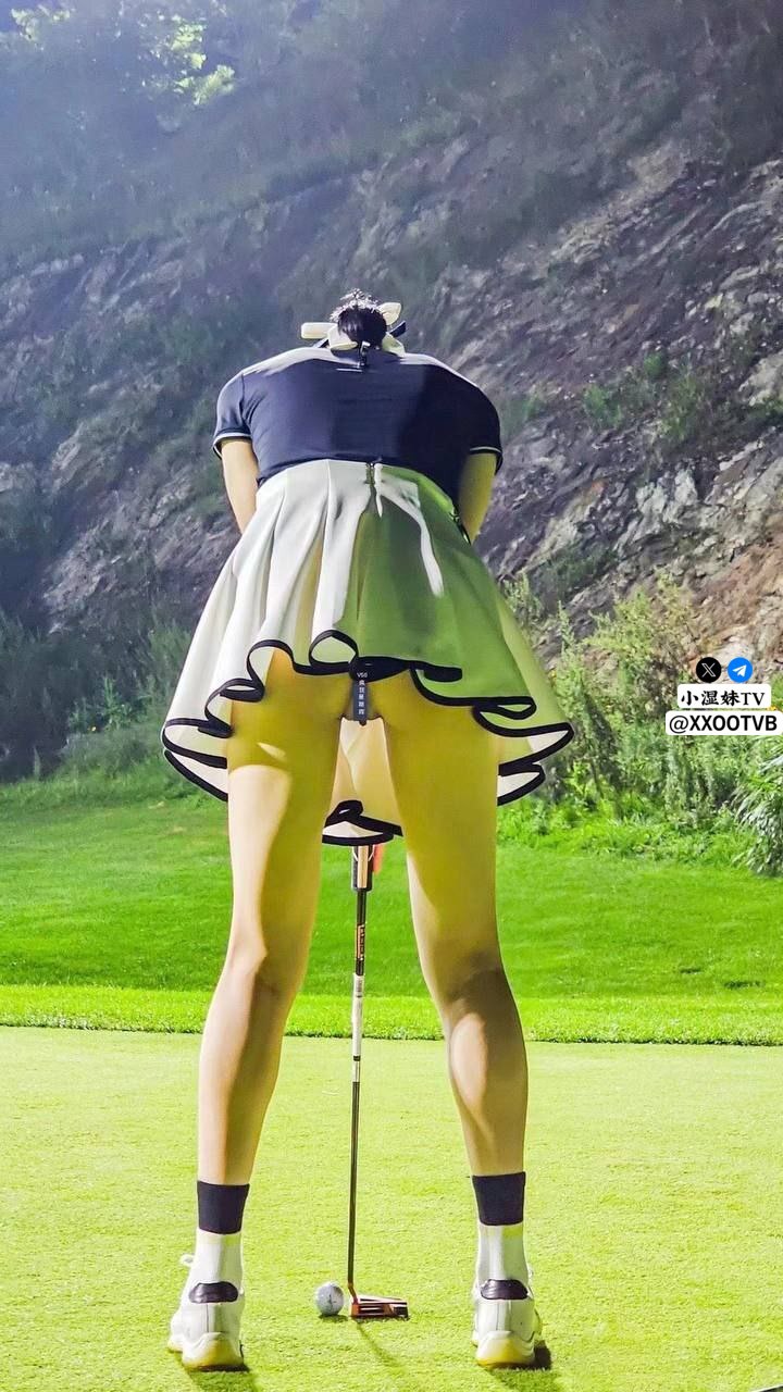妮子i高颜值坚挺极品美乳萌妹子自慰诱惑，露奶揉搓脱掉内裤掰穴自摸毛毛浓密